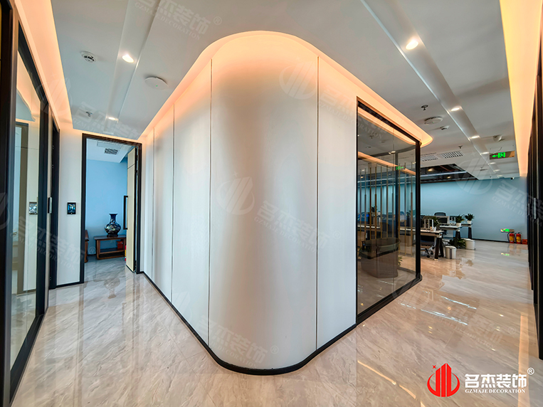 開放辦公區過道